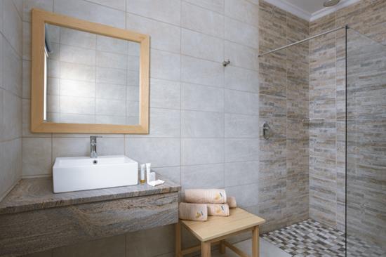 Gariep, A Forever Resort: 4-Sleeper Chalet. 2 bedrooms (1 double bed & 2 single beds)