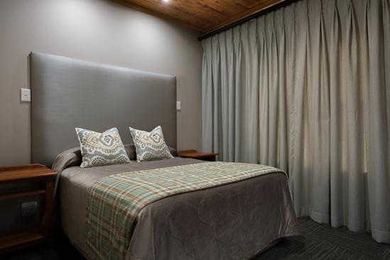 Gariep, A Forever Resort: 4-Sleeper Chalet. 2 bedrooms (1 double bed & 2 single beds)