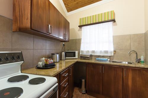 Gariep, A Forever Resort: 5-Sleeper Chalet. 2 bedrooms (1 double bed & 3 single beds)