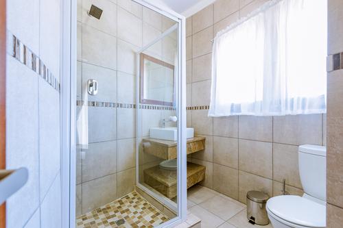 Gariep, A Forever Resort: 6-Sleeper Chalet. 3 bedrooms (1 double bed & 4 single beds)